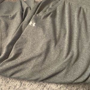UNDERARMOUR CAPRI PANTS